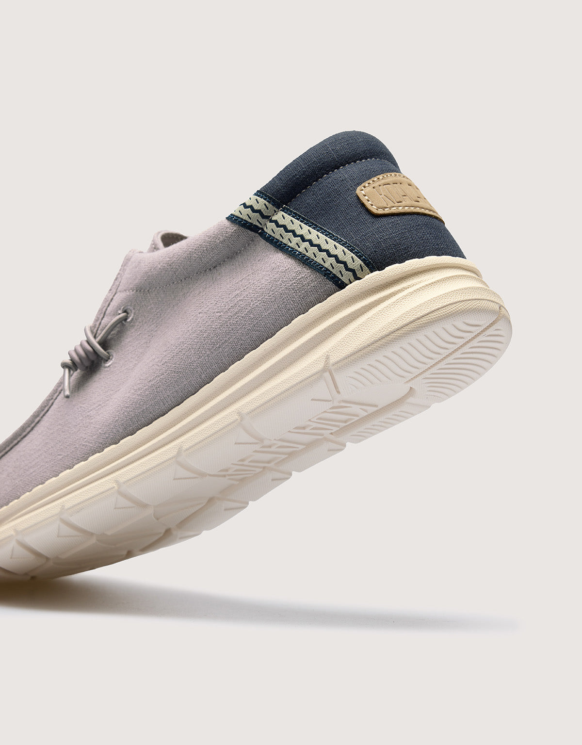 Wallabee Gris - Crimson 5