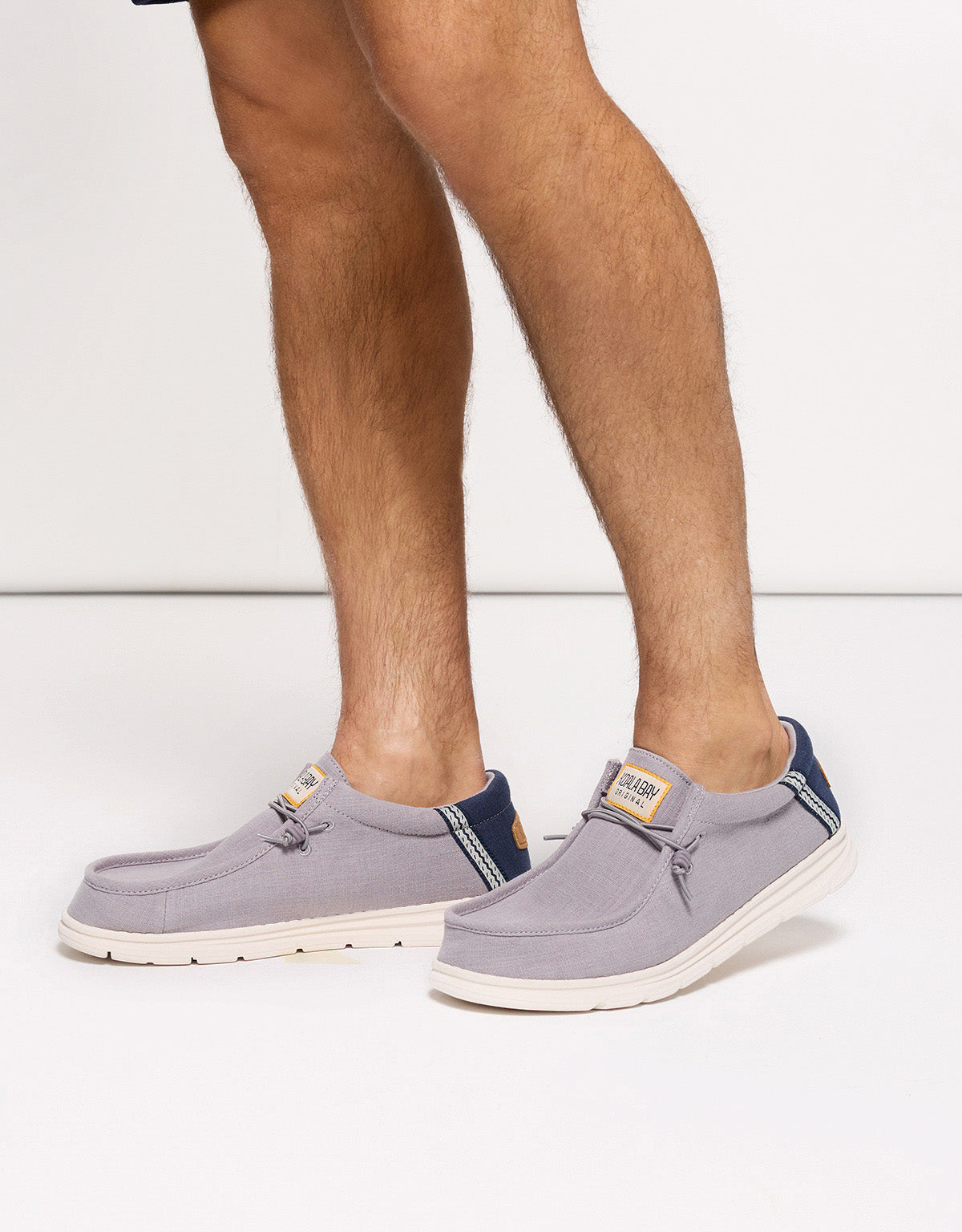 Wallabee Gris - Crimson 2