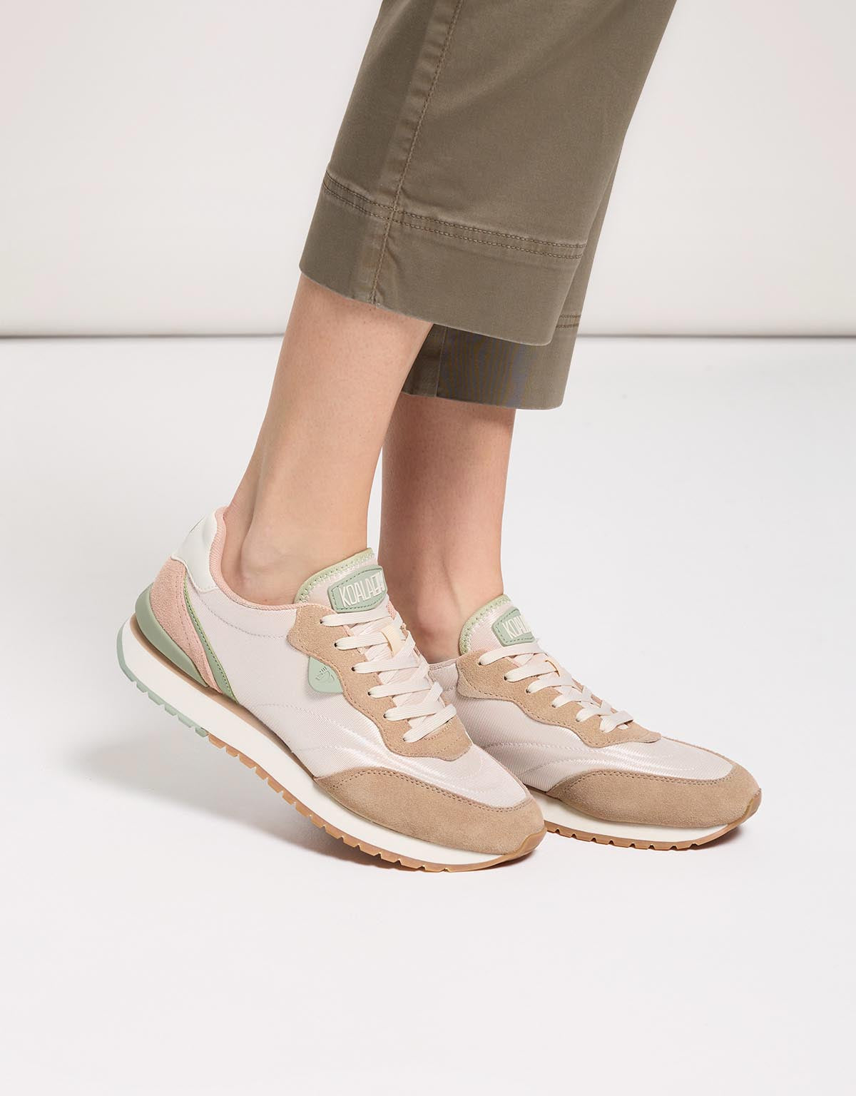 Beige Sneakers - Neptune