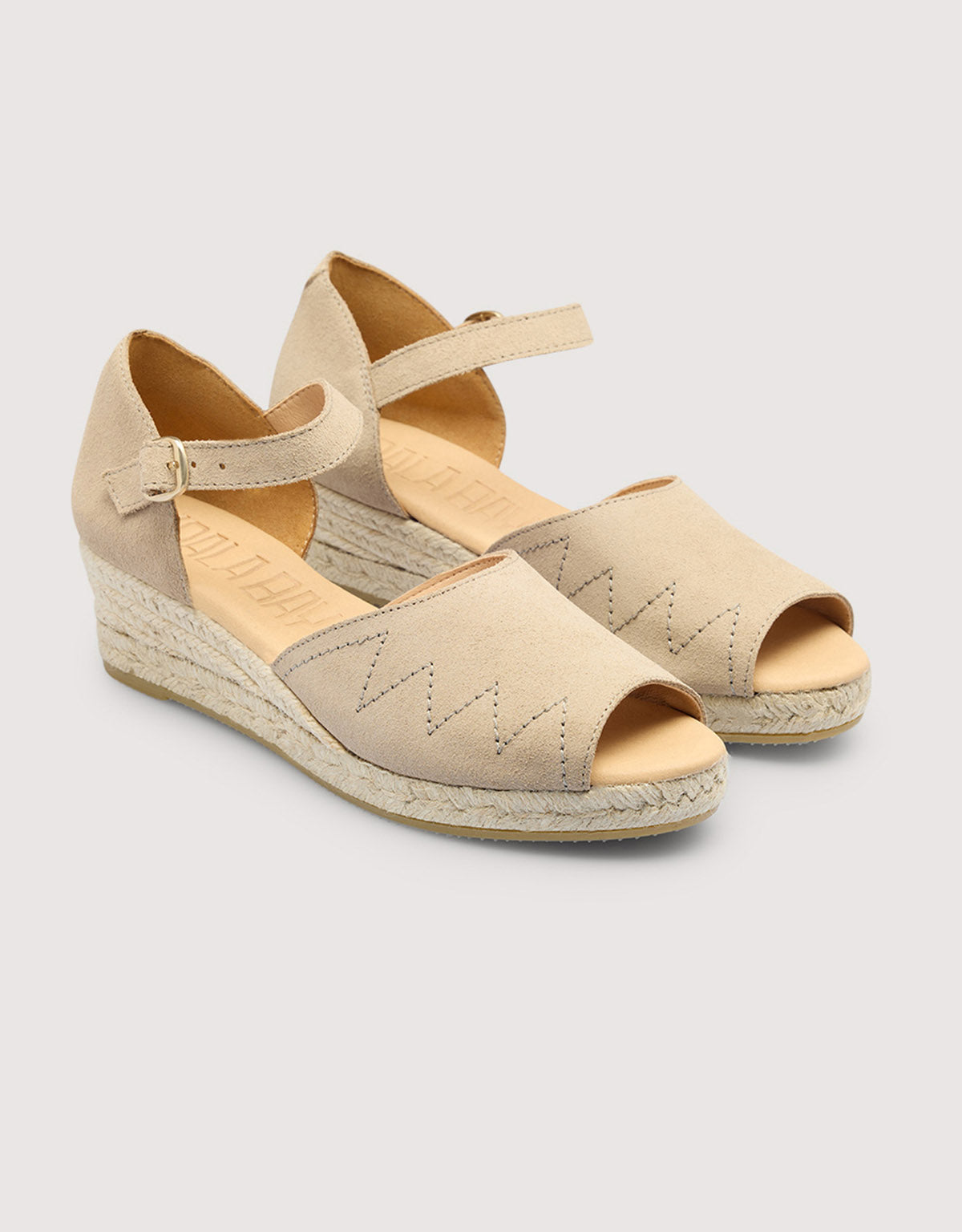 Wedge sandals with a die-cut - Cocona