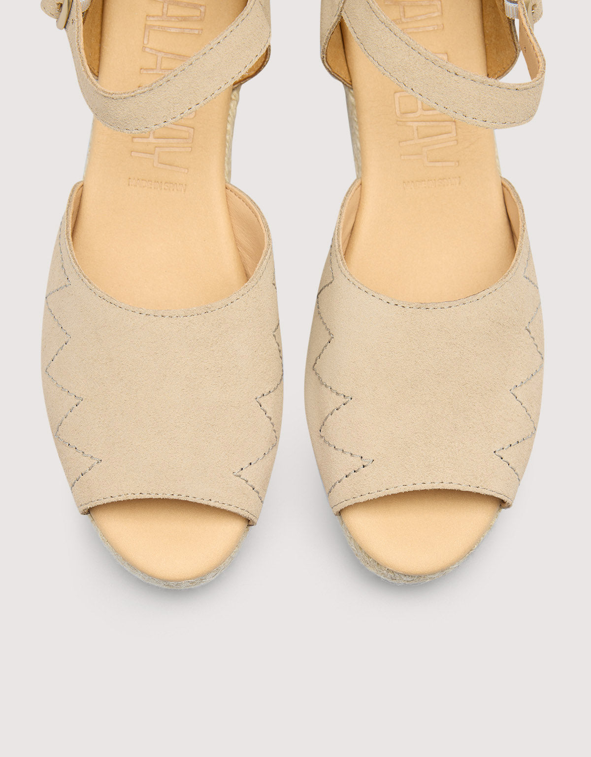 Wedge sandals with a die-cut - Cocona
