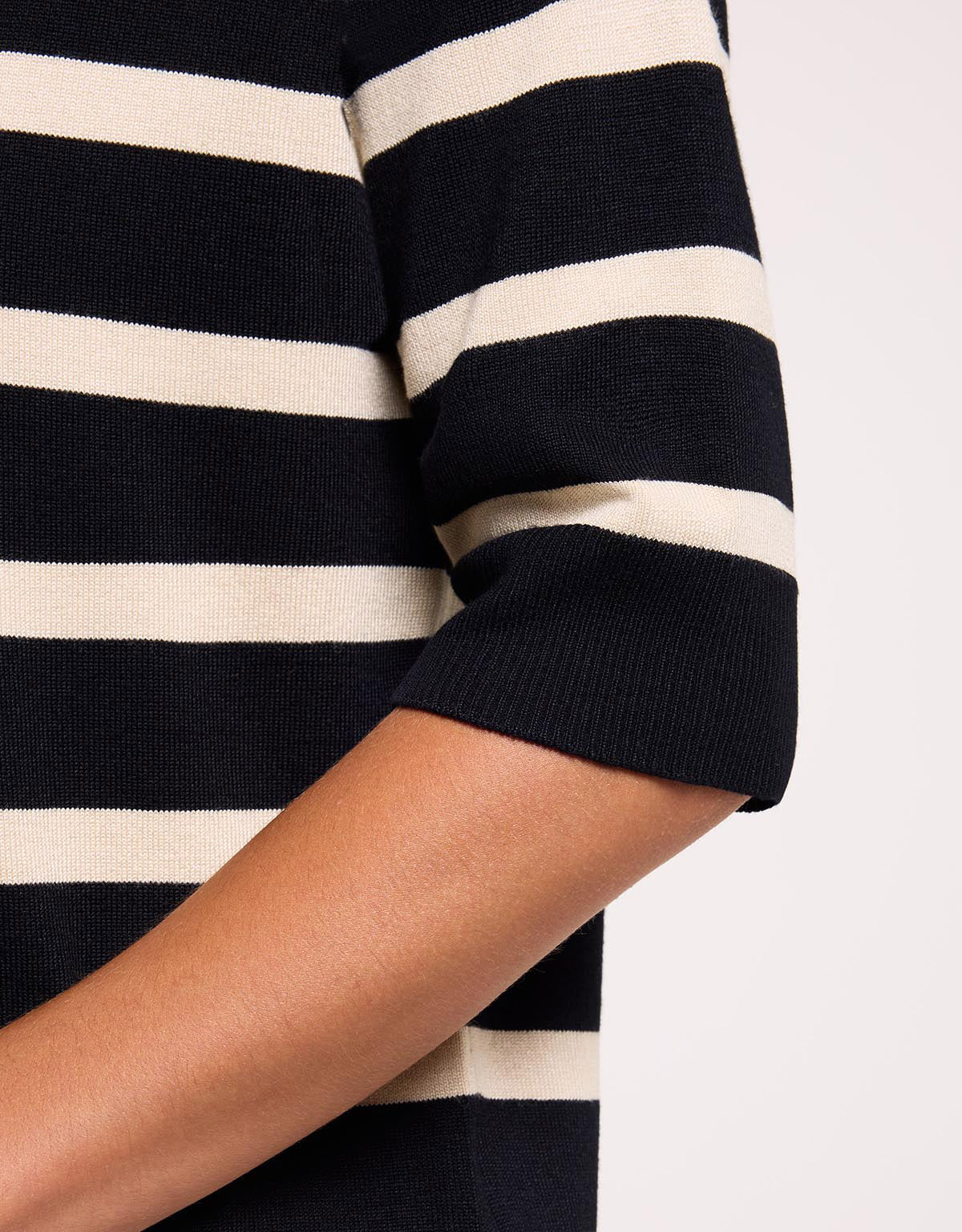 Short Sleeve Jumper Black - Gratera II