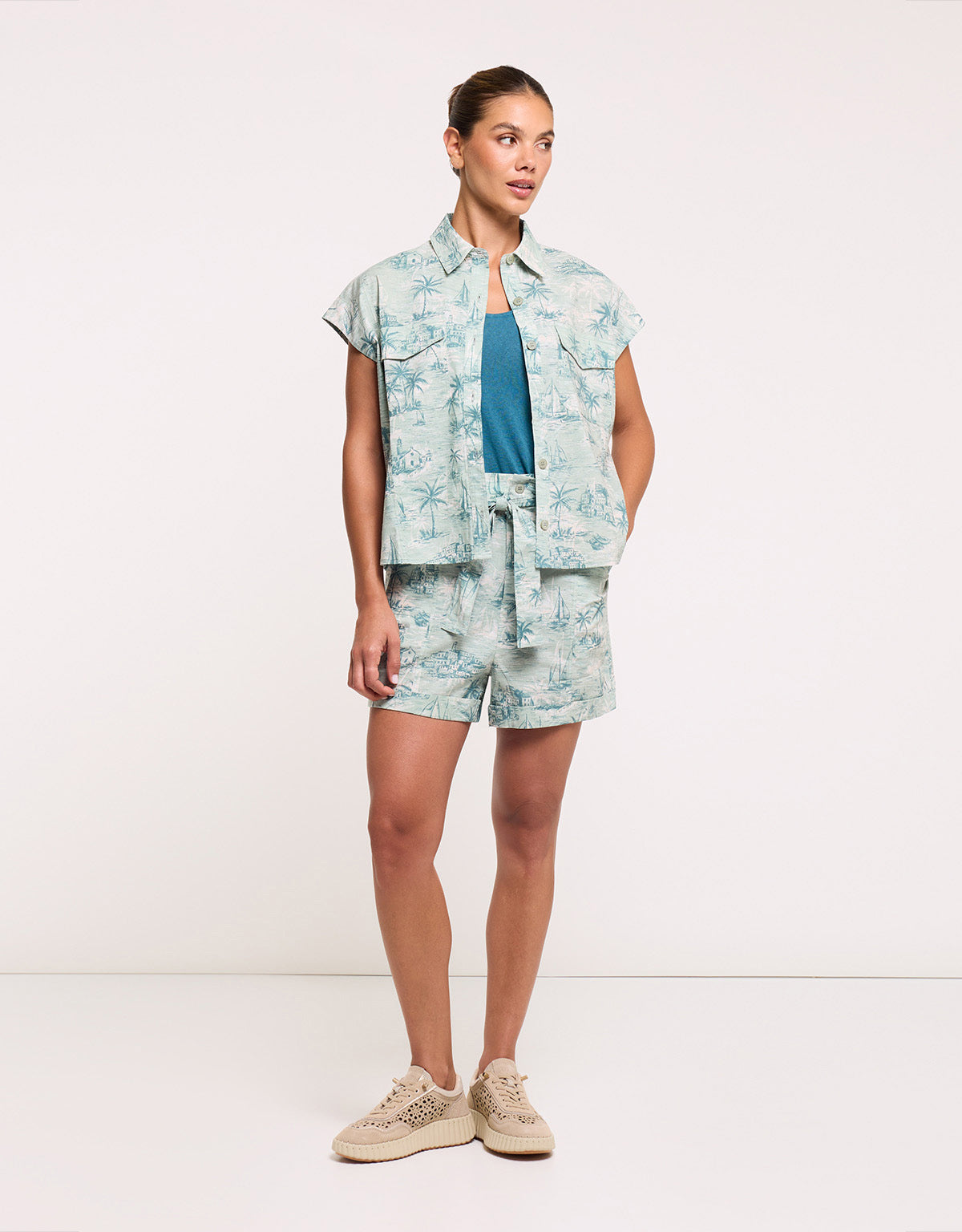 Green Sleeveless Shirt - Luminas