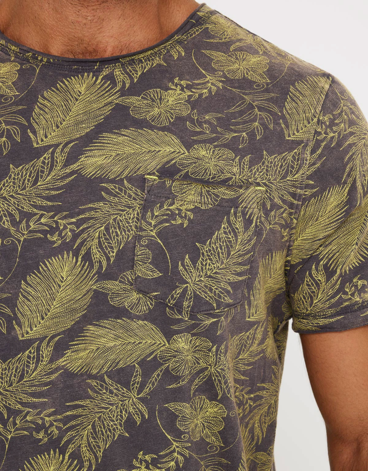 Short Sleeve Leaf Print T-Shirt - Mauicam