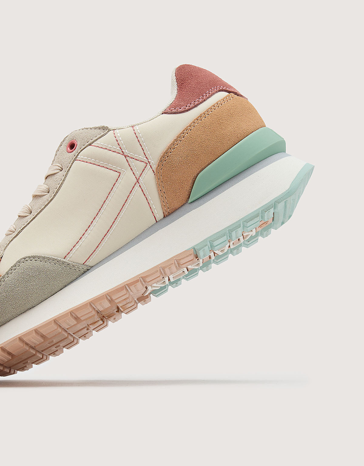 Beige Sneaker Shoes - Saturn
