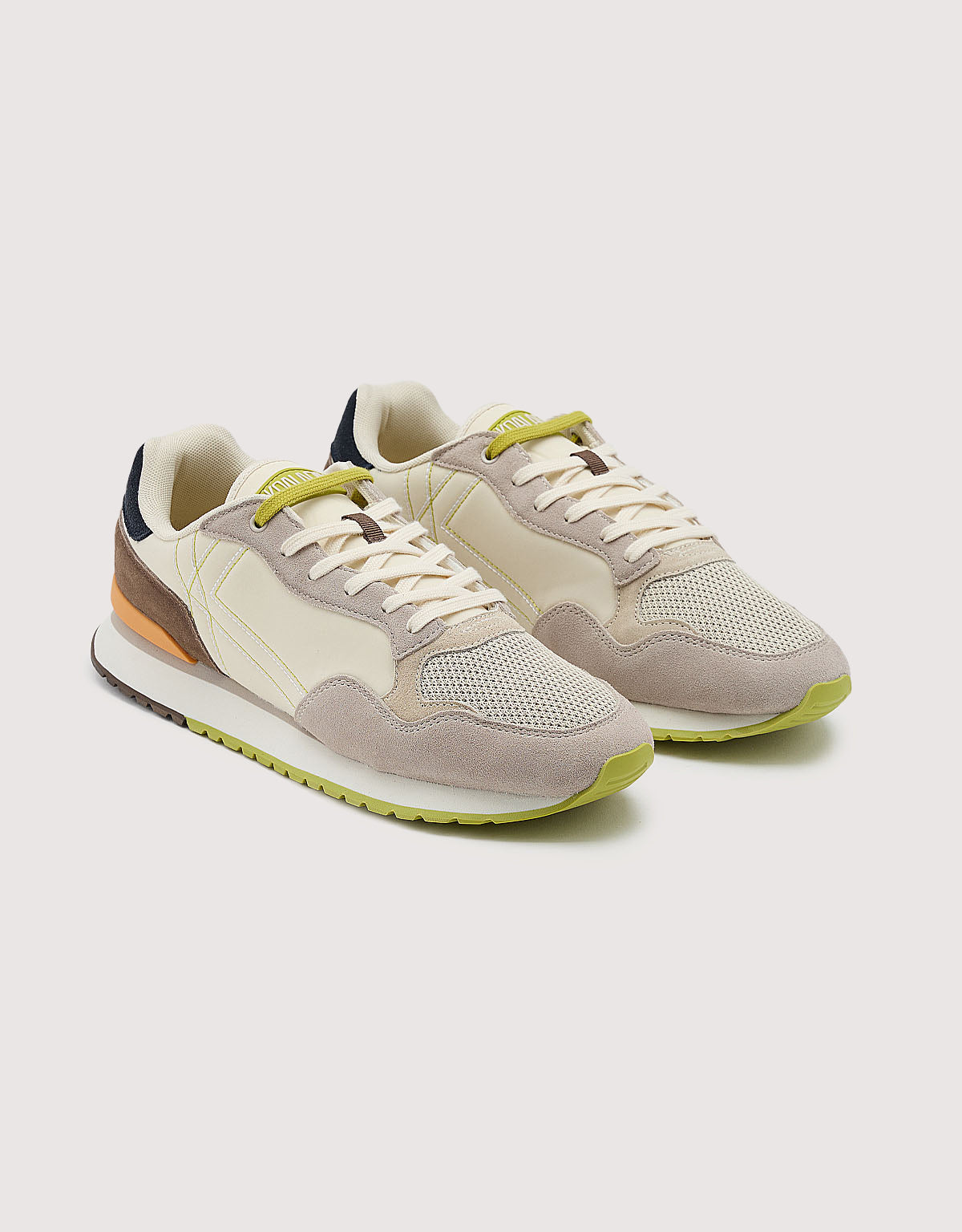 Gray Sneaker Shoe - Saturn