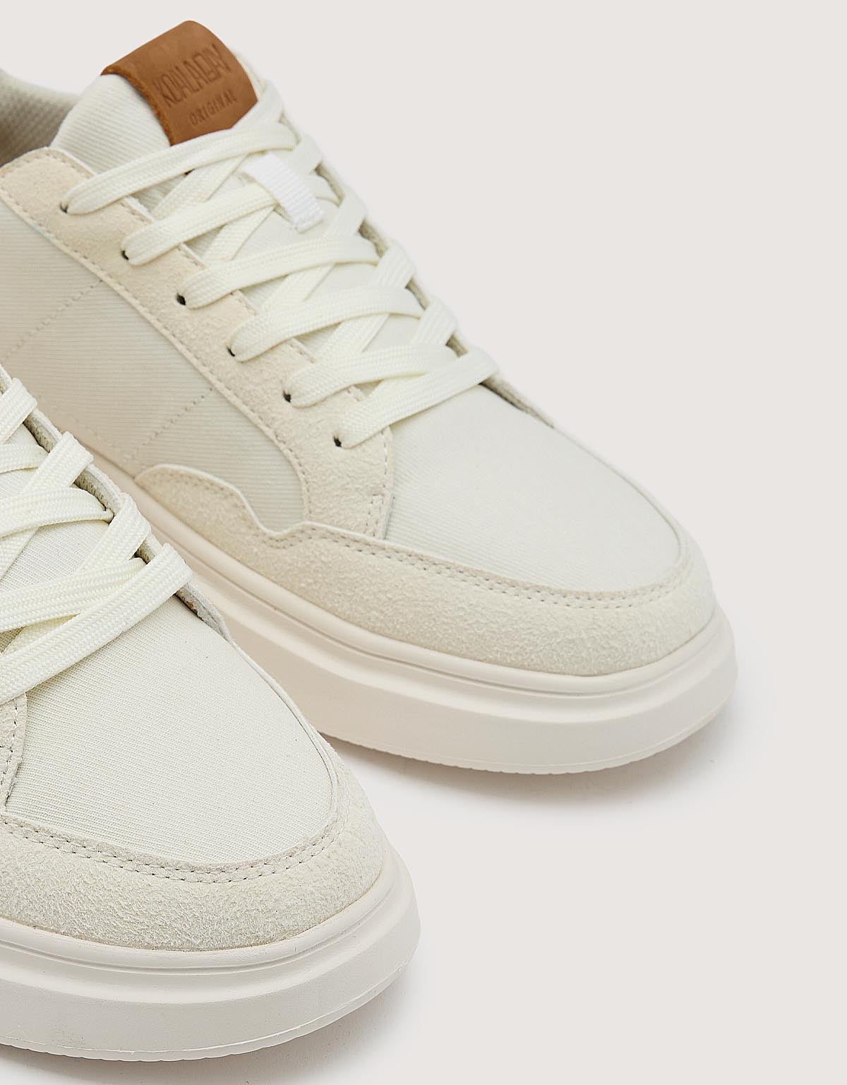 White Sneakers - Estella