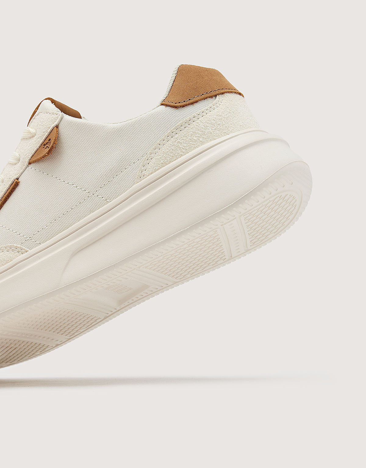 White Sneakers - Estella