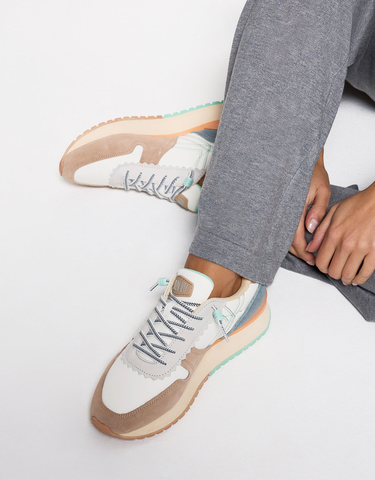 White Sneaker - Mars