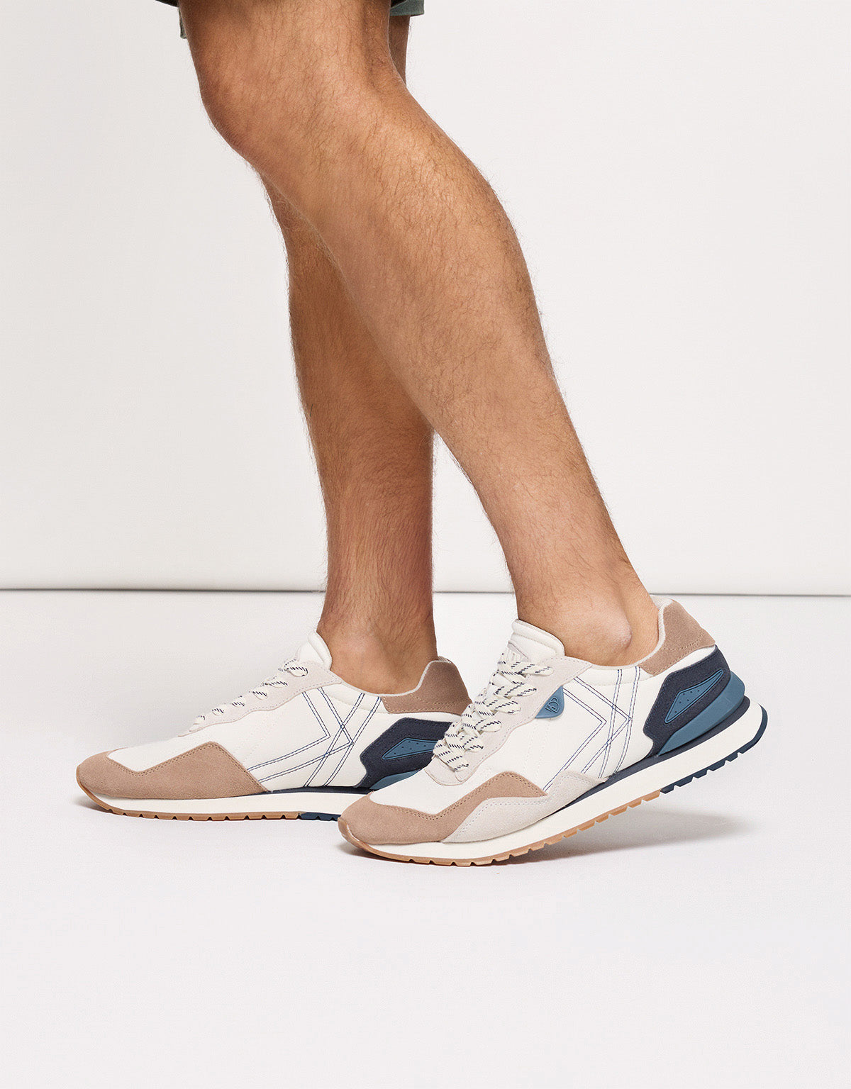 White Sneakers - Mars