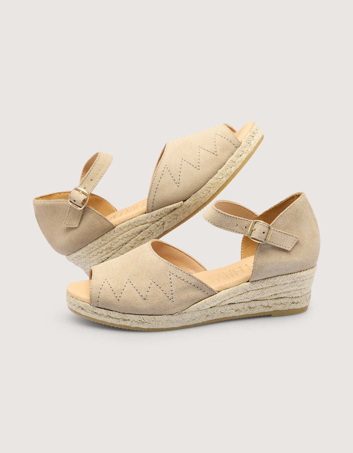 Wedge sandals with a die-cut - Cocona